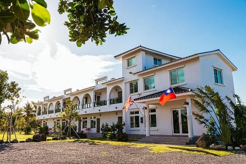 Property building, Neighbourhood, Garden view