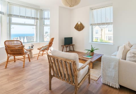 TV and multimedia, Living room, Seating area, Sea view