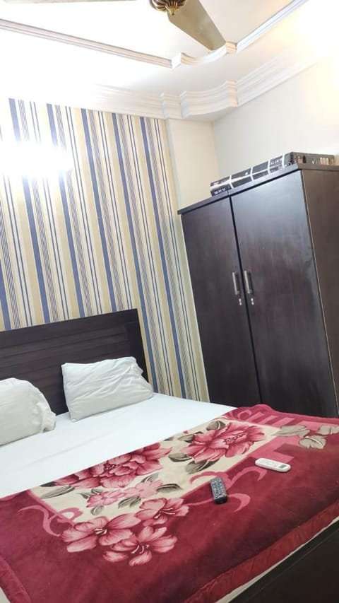 Ali Guest house Apartment in Karachi