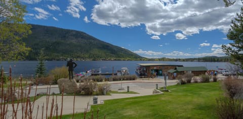 Nearby landmark, Day, Natural landscape, Lake view, Mountain view