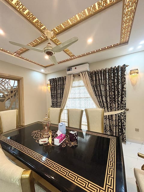 Villa in Lahore Bahria Town 1st floor portion Villa in Lahore