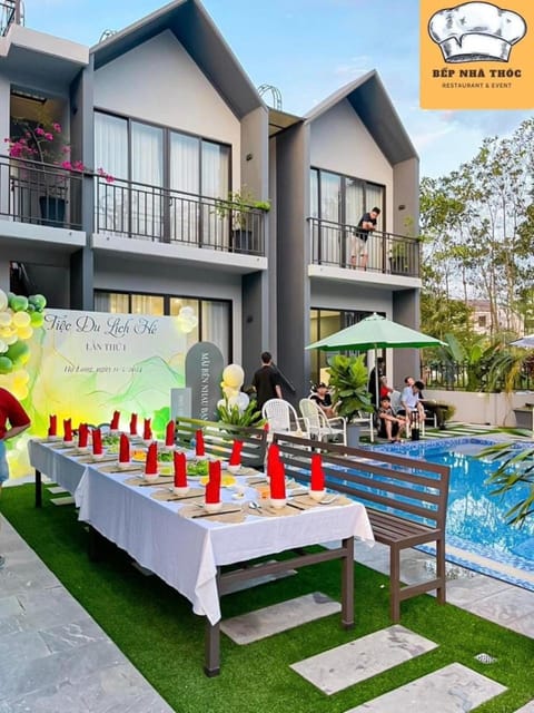 Garden view, Pool view, group of guests