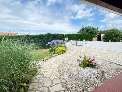 Maison 3 chambres au calme avec jardin clos, terrasse et parking, à 4km de la plage des Sables d'Olonne - FR-1-197-609 House in Château-d'Olonne