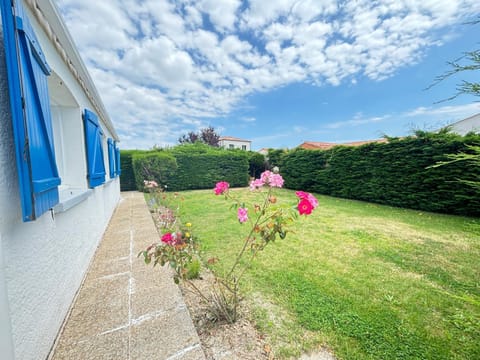 Maison 3 chambres au calme avec jardin clos, terrasse et parking, à 4km de la plage des Sables d'Olonne - FR-1-197-609 House in Château-d'Olonne