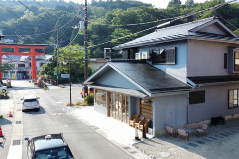 Property building, Neighbourhood, Bird's eye view, Street view, Location