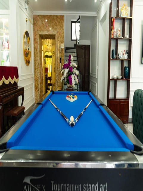 Billiard, Game Room