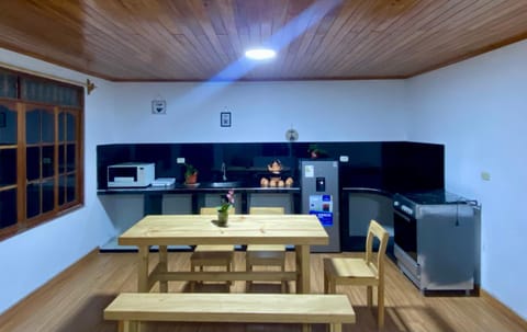 Kitchen or kitchenette, Dining area, stove