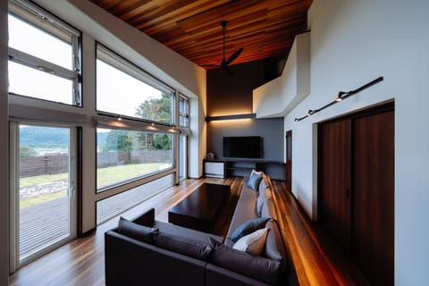 Natural landscape, TV and multimedia, Living room