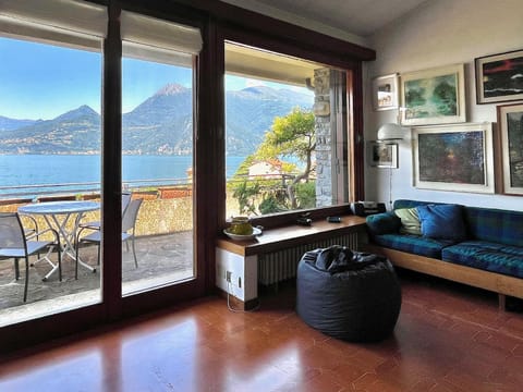 Balcony/Terrace, Living room, Seating area, Lake view