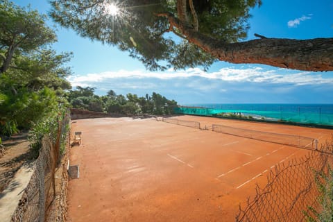 Tennis court