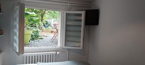 Chambre indépendante chez l'habitant avec salle de bain privée Vacation rental in Alençon