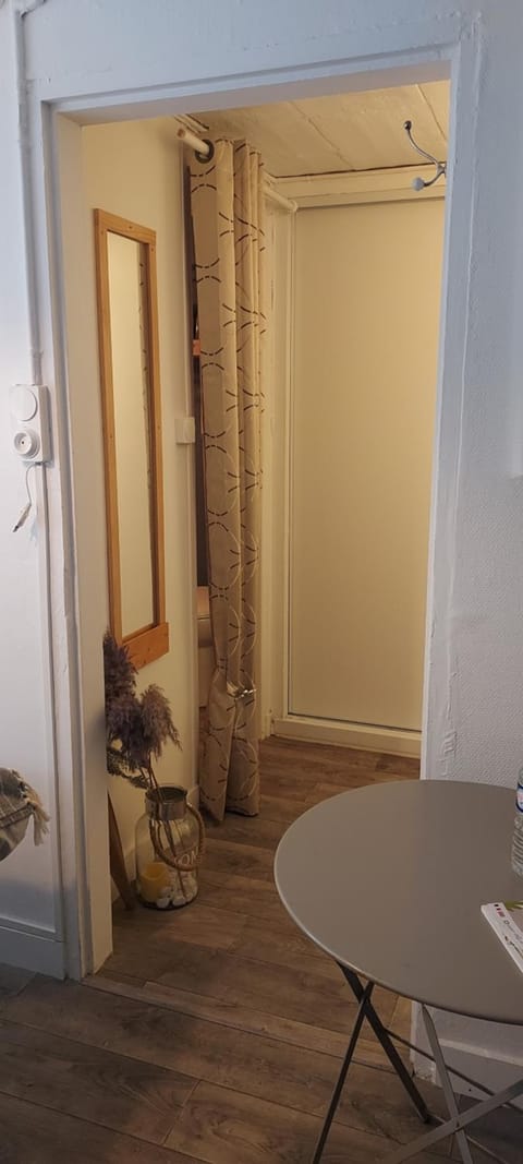 Chambre indépendante chez l'habitant avec salle de bain privée Vacation rental in Alençon