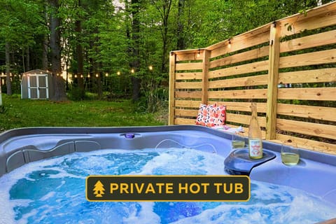 New Foxfire Haus - Modern - Hot tub Pet-friendly Chalet in Kidder Township