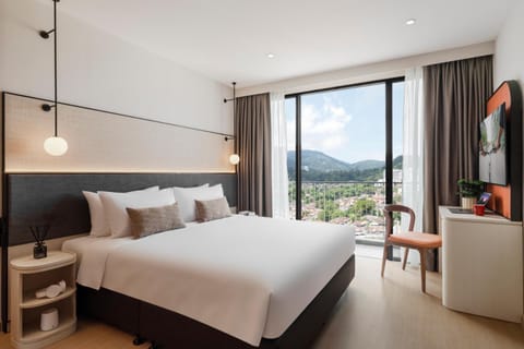 Bed, Natural landscape, TV and multimedia, Photo of the whole room, Bedroom, Mountain view