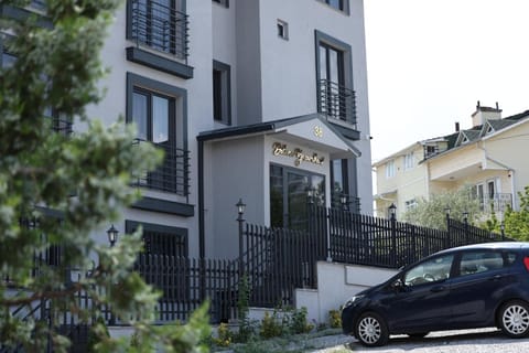 Property building, Facade/entrance, Street view, Parking