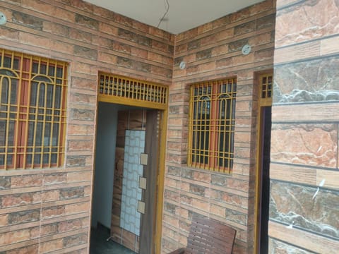 Aryan Home Stay Bed and Breakfast in Varanasi