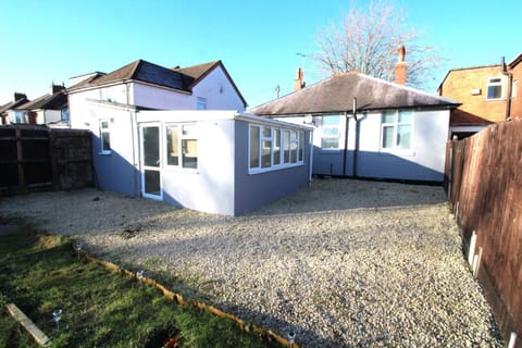 Large 3 Bed Bungalow - Beautiful Refurb - Garden House in Shirley