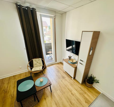 Modern Apartments Near Paris and Charles de Gaulle Airport Apartment in Drancy