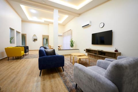 Communal lounge/ TV room, TV and multimedia, Living room, Seating area, Evening entertainment