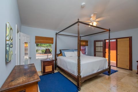 Welcome to Walk to the Beach Located walking distance to the Beach and Green Caye Marina Villa in St. Croix