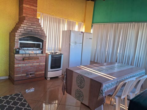 Kitchen or kitchenette, Dining area, oven, pet friendly, stove