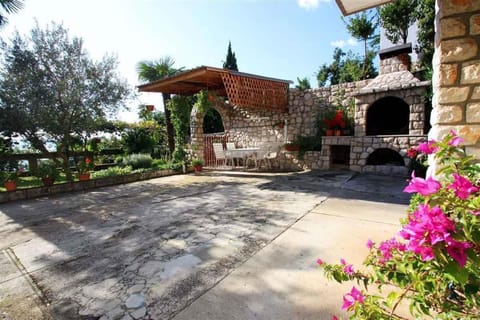 BBQ facilities, Garden, Balcony/Terrace