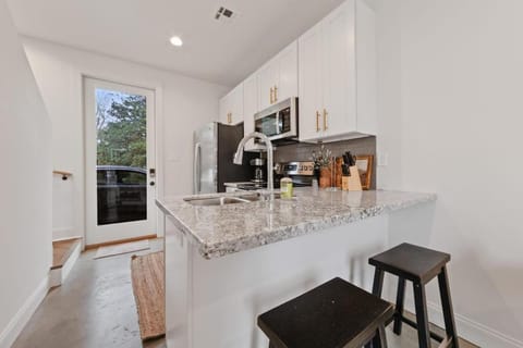 Charming Townhome - New Construction Casa in Scott