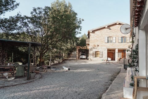 Property building, Day, Garden, Inner courtyard view, Parking