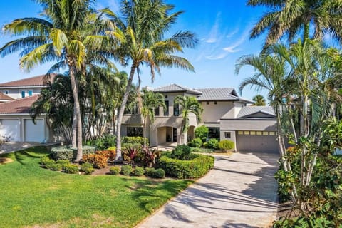 Peaceful Haven Waterfront Home Tierra Verde Maison in Tierra Verde