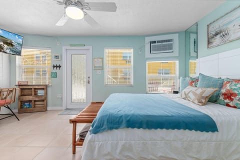 Newly Updated Sea Rocket 4 Ground Floor Apartment in North Redington Beach