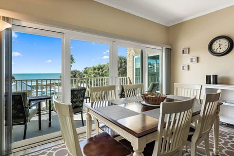 San Remo 207 Gulf Front Luxury 3BD 2BA in House in Redington Shores