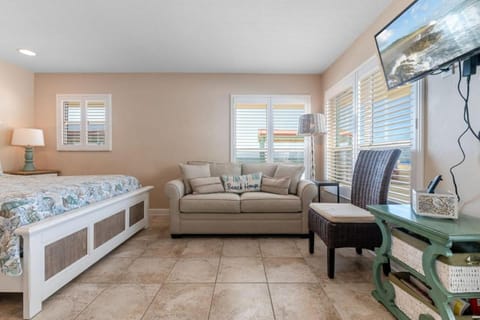 Ground Floor Beach Front Excellence SR 7 Apartment in North Redington Beach