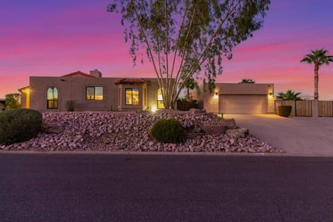 Vibrant 4 Bedroom with Pool and Spa House in Fountain Hills