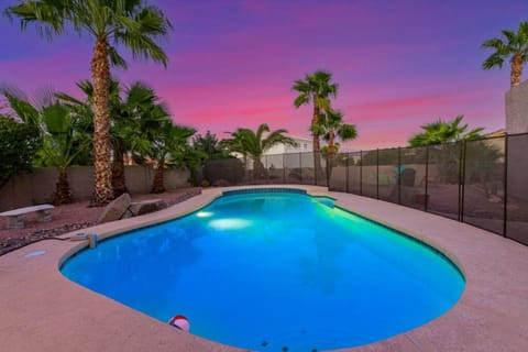 Vibrant 4 Bedroom with Pool and Spa House in Fountain Hills