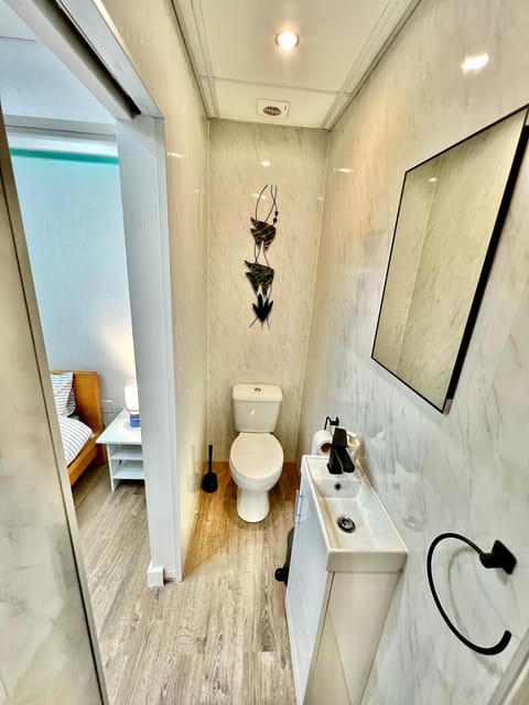 Lux Super King private Bath MediaCity, MUFC, Salford Vacation rental in Salford