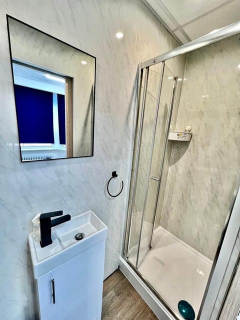 Lux Super King private Bath MediaCity, MUFC, Salford Vacation rental in Salford