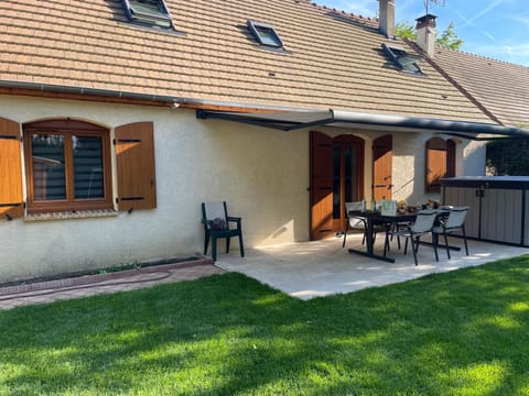 Patio, Garden, Dining area, Garden view