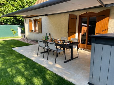 Patio, Garden, Dining area, Garden view