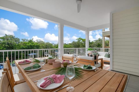 CASA NICA! Luxury Private Pool Home with dock on a saltwater canal! House in Bradenton Beach