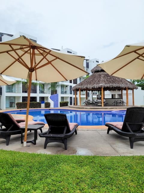 Pool view, Swimming pool