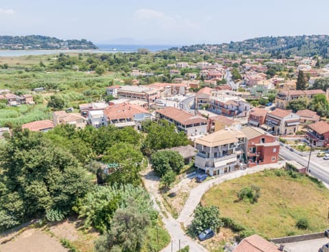 Property building, Neighbourhood, Natural landscape, Bird's eye view, Street view, Location