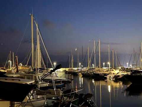 Yacht Studio Galarne Docked boat in Saint-Raphael