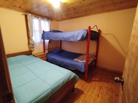 Bed, Photo of the whole room, Bedroom, bunk bed