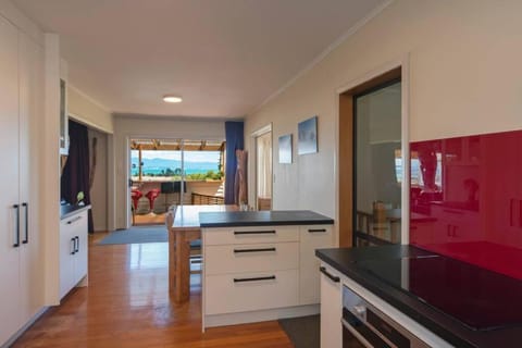 Tahuna Views - Spa Pool, Sea Views, Great for Kids House in Nelson