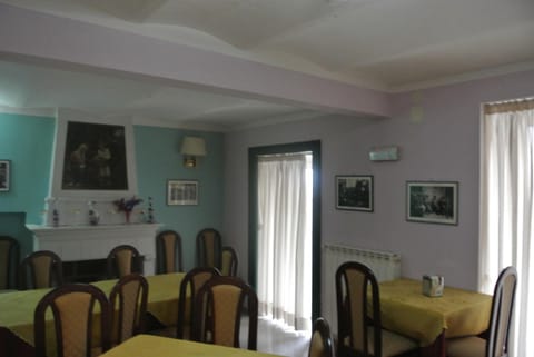 Restaurant/places to eat, Communal lounge/ TV room