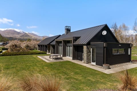 Property building, Garden, Garden, Mountain view