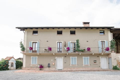 La casa di Roby-3 Appartamento Cesare con piscina Apartment in La Morra