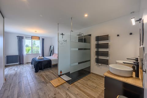 Bathroom, Bedroom