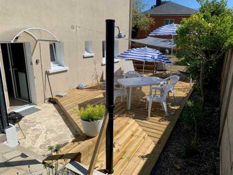 Patio, Dining area, Garden view, sunbed