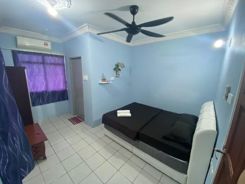 Bed, Photo of the whole room, Bedroom, air conditioner